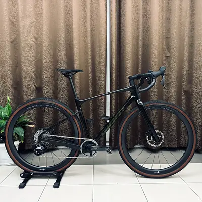 Giant Revolt Advanced Gravel Bike