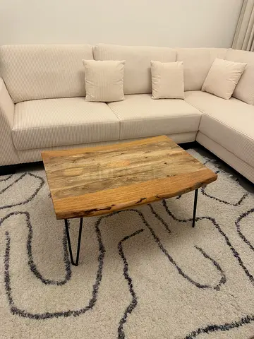 Stylish Wooden Coffee Table with Black Legs