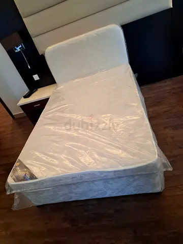 Bee base mattress headboard selling brand new