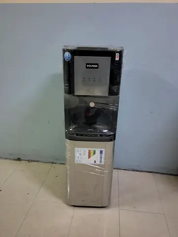 Bottom load water dispenser