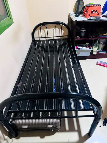 METAL BED FRAME