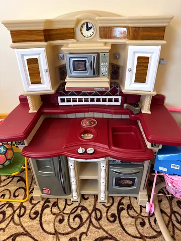 Kids Play Kitchen Set in Great Condition