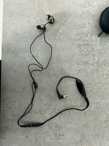 In-ear Earphones jack port