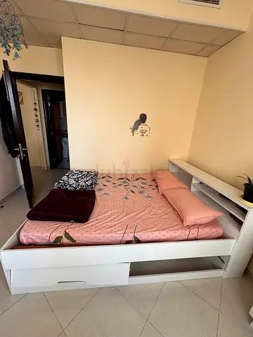 Queen size bed