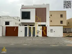 Villa in a prime location near the mosque, 5 Master Bedrooms, price includes electricity, water &amp