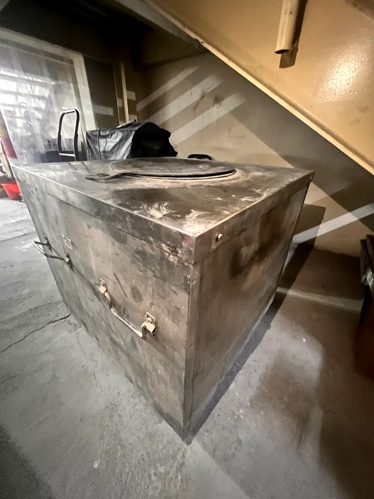 Assorted commercial kitchen items for sale65073399068801111