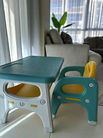 Kids table and chair