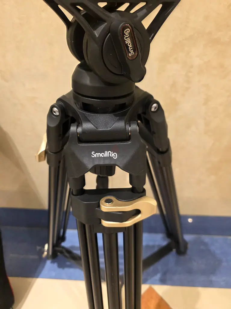 Sturdy Smallrig Heavy Duty Tripod for Professionals In Perfect Condition. Worth Close to AED 1,500.