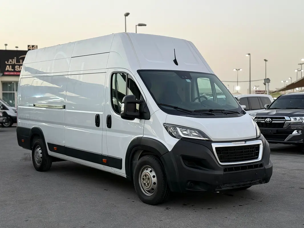 Peugeot Boxer 2023 — photo 1 of 12