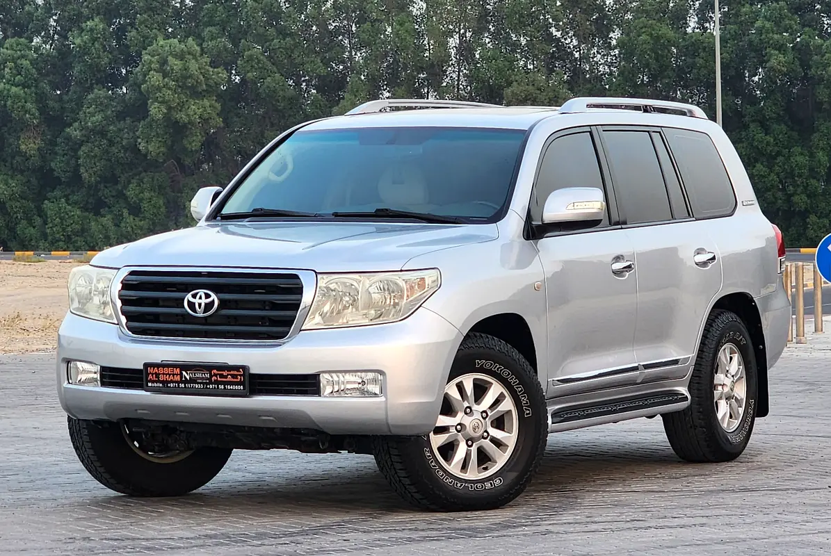 Toyota Land Cruiser 2011 — photo 1 of 15