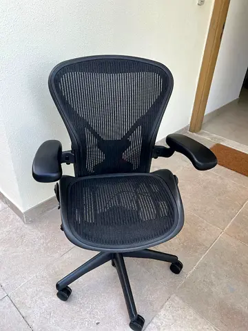 Herman Miller Aeron Chair size B