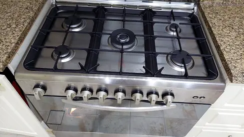Indesit F088210   5 Burner Freestanding Gas Cooker made in Italy 90 by 60 c.m