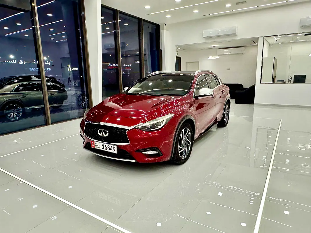 Infiniti Q30 2019 — photo 1 of 20