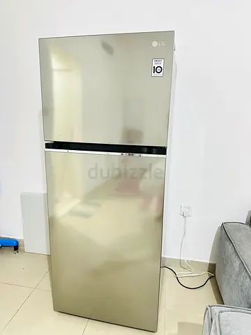 LG Top Freezer Refrigerator in Excellent Condition