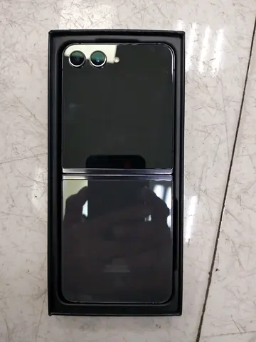 Samsung Galaxy Z Flip 5 Foldable Smartphone