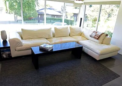 Original Roche Bobois ELIXIR sectional sofa in beautiful off-white genuine leather. A truly elegant