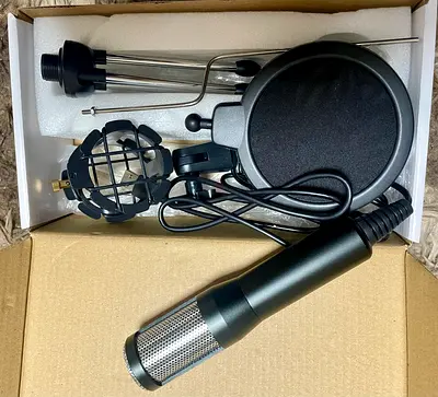 Professional Microphone Kit for Recording and Streaming