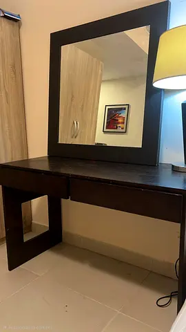 Stylish Modern Vanity Table with Mirror