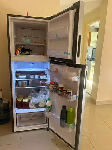 Samsung Modern Refrigerator in Excellent Condition 350 lit