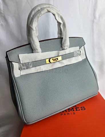 Elegant Hermes Handbag in Grey