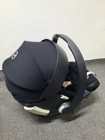 Cybex Aton 5 car seat deep black