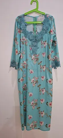 Beautiful Floral Print Dress with Lace TrimBeautiful Floral Print Dress with Lace Trim  size 154