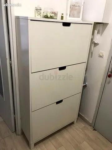 Stylish White Cabinet with 3 Drawers