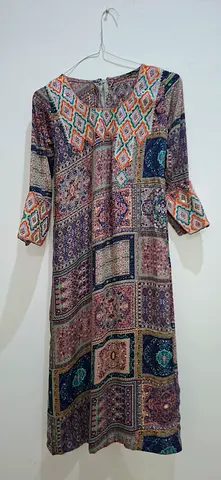 Embroidered silk baby girls jalabiya, size 8 to 9 years