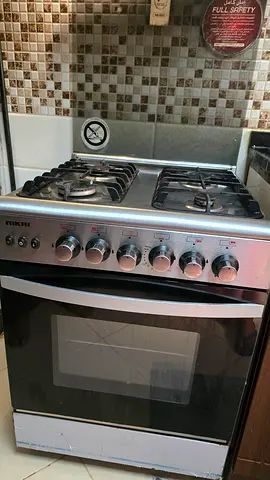 Excellent Condition cooking range with 4 burner