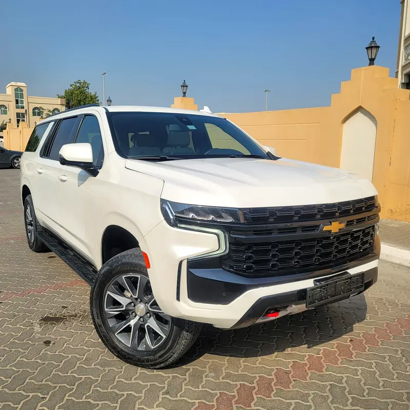 Chevrolet Suburban 2021 — photo 1 of 17