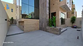 Modern villa in Al-Haliyo 2, freehold, super deluxe finishing, fees included, close to all services,