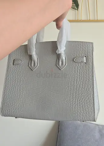 Stylish Grey Crocodile Pattern Handbag