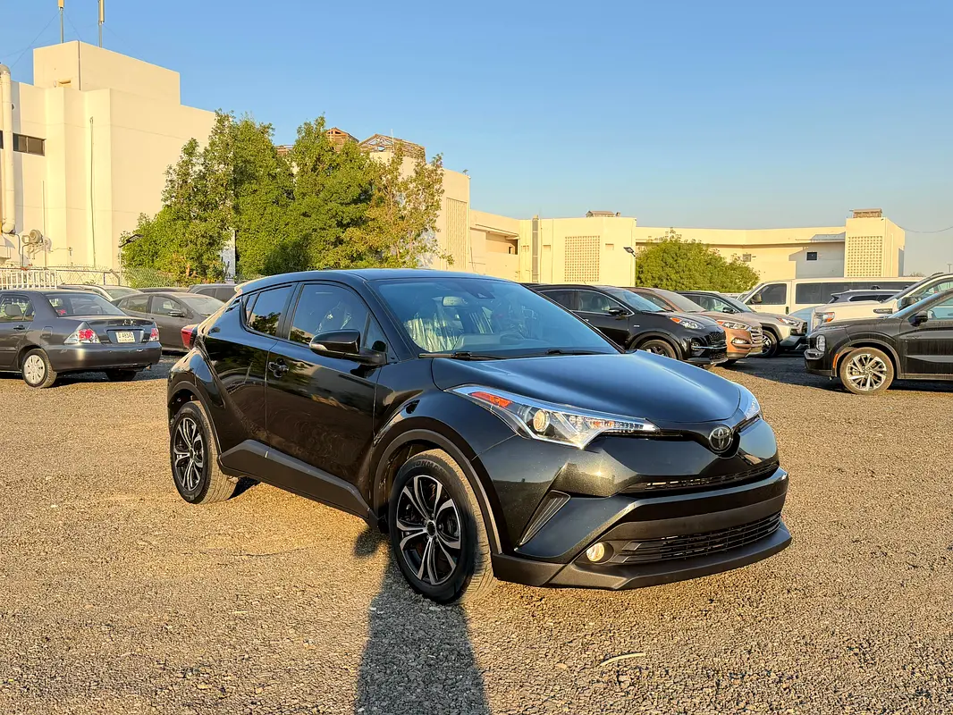Toyota C-HR 2019 — photo 1 of 19