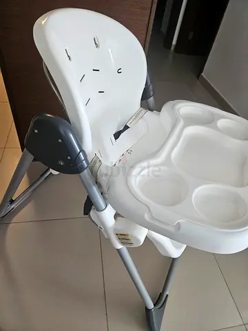 كرسي مرتفع للأطفال