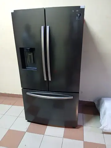 Samsung latest model Fren freezer fridge with water depanser and ice maker