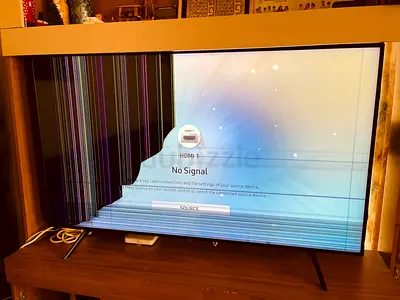 Samsung QLED 55 inches smart TV with Display Issue for Sale