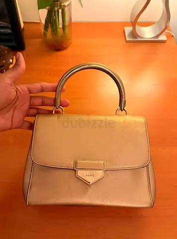 Aldo top handle