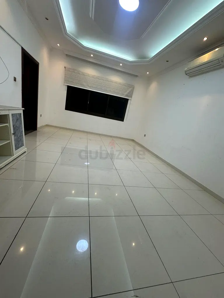 غرفة استوديو متاحة للإيجار