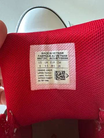 Casual Red Sneakers in Excellent Condition
