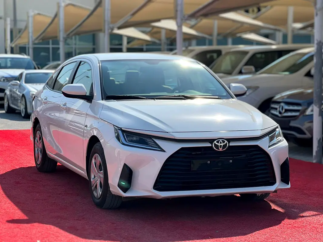 Toyota Yaris 2023 — photo 1 of 19