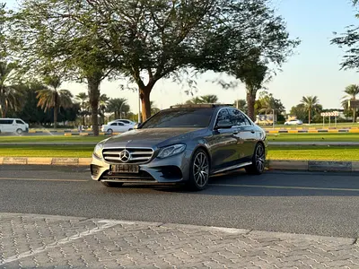 MERCEDES E400  3 BUTTON MODLE 2018 GCC SPACE FULL OPTION