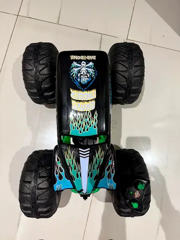 Obstacle-Course Remote Control Vehicle