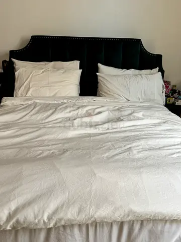 Elegant queen-Size Bed with Plush Headboard with two night stands with mattress 150x200