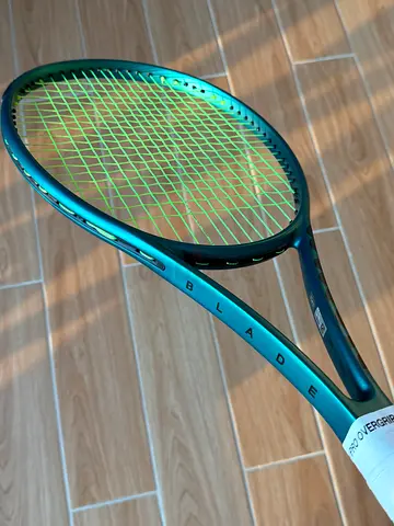 Tennis racket Wilson Blade 98 v9 (16x19), grip 4 3/8
