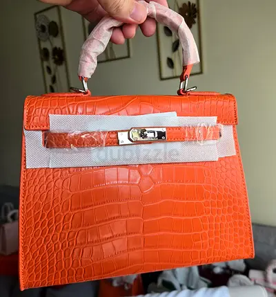 Elegant Orange Crocodile-Pattern Handbag