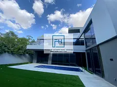 5 bedrooms villa with pool. Available for rent.