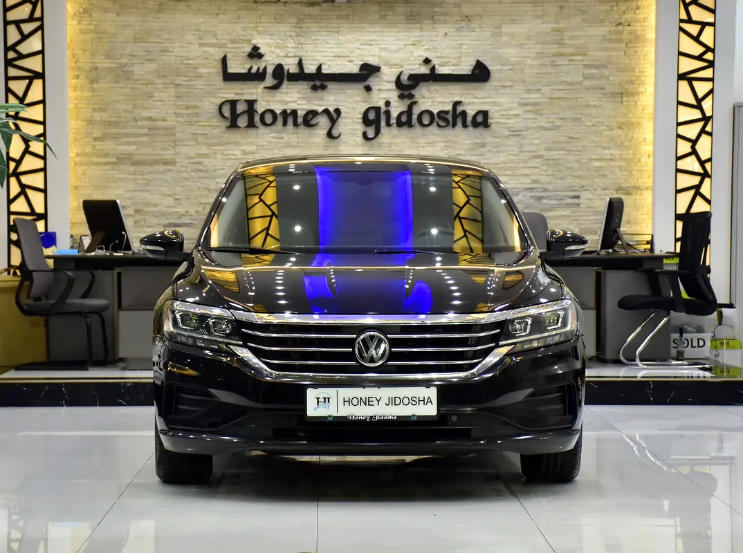 Volkswagen Passat 2020 — photo 1 of 16