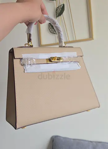 Elegant Beige Handbag - Perfect for Any Occasion