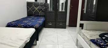 Executive bedspace available for females behind spinneys, Mankhool