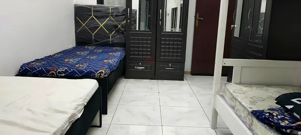Executive bedspace available for females behind spinneys, Mankhool